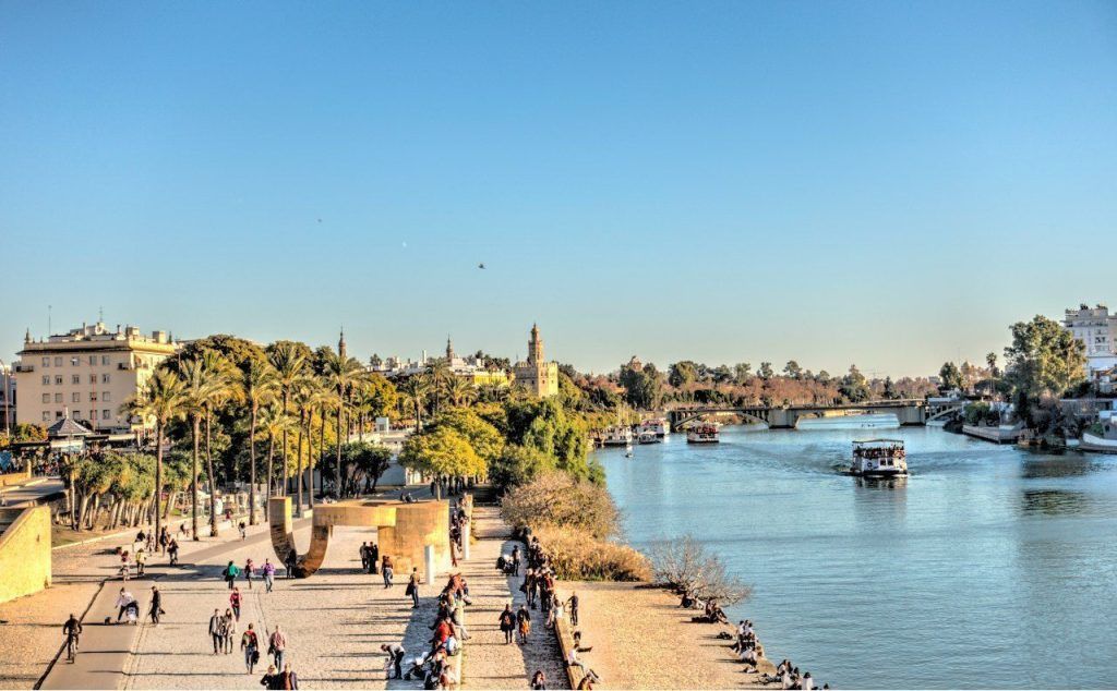 Private boat experience on the Guadalquivir in Seville