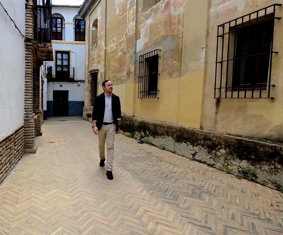 Ignacio in Seville's Jewish Quarter