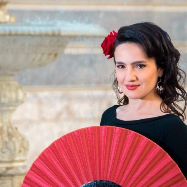 Guided and Theatrical Tours with Carmen in Seville