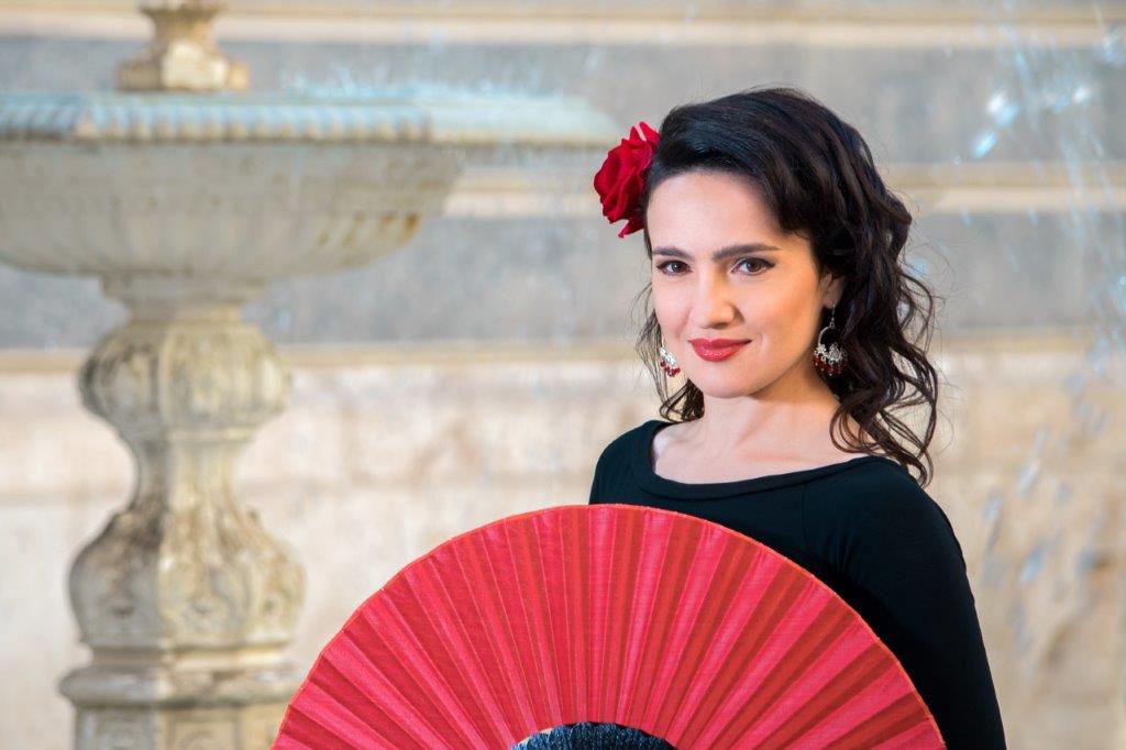 Guided and theatrical tours with Carmen in Seville