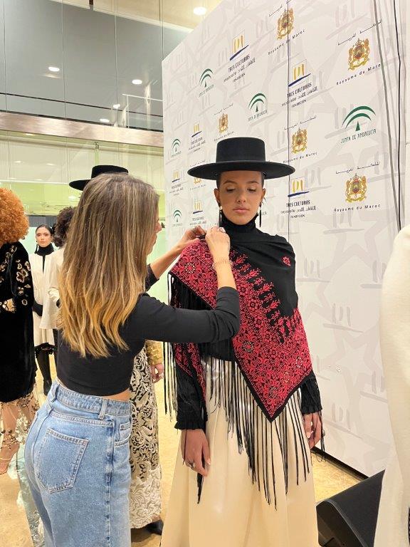 Isabel offering personalised fashion and styling advice in Seville