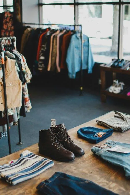 Vintage fashion shopping in Calle Feria