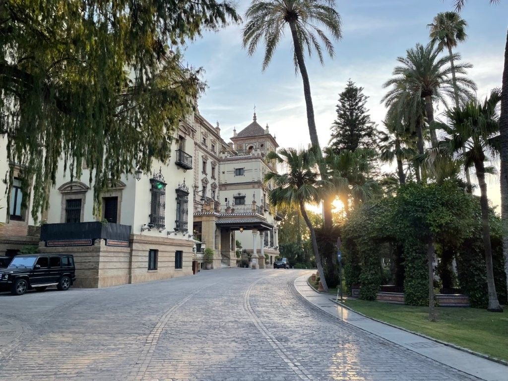 Hotel Alfonso XIII and Regionalist architecture in Seville