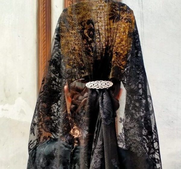 The Spanish Mantilla Experience in Seville