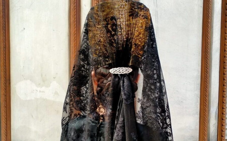 The Spanish Mantilla Experience in Seville