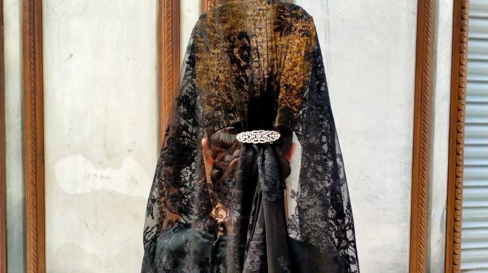The Spanish Mantilla Experience in Seville